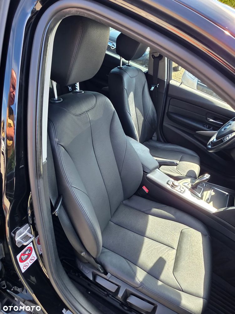 BMW Seria 3 320d xDrive - 17