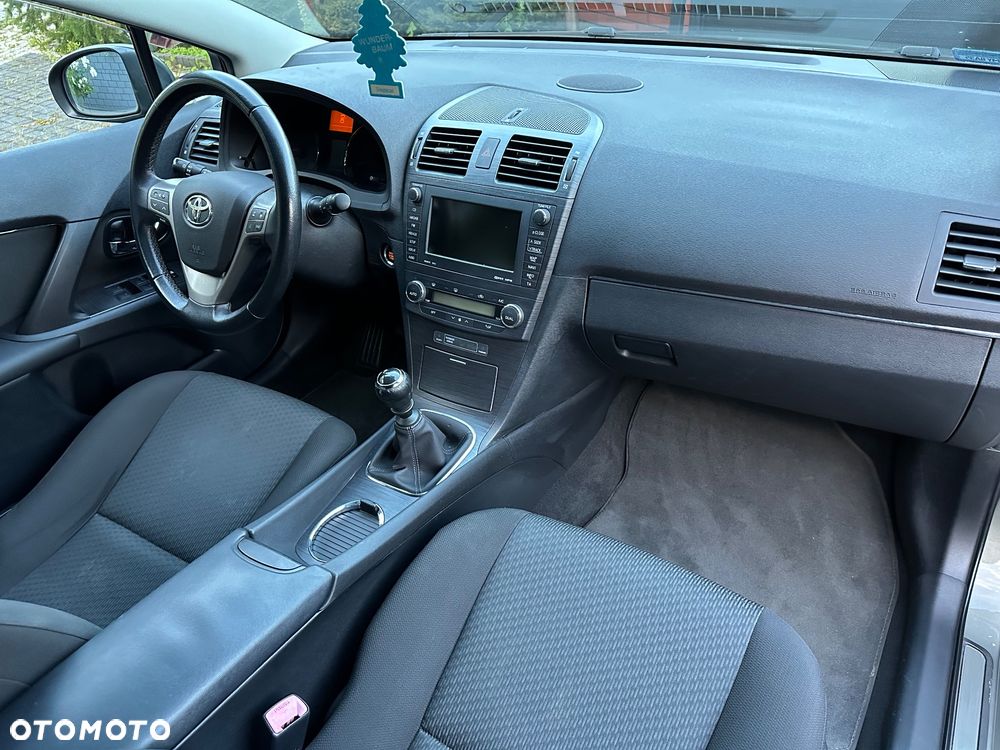 Toyota Avensis - 18
