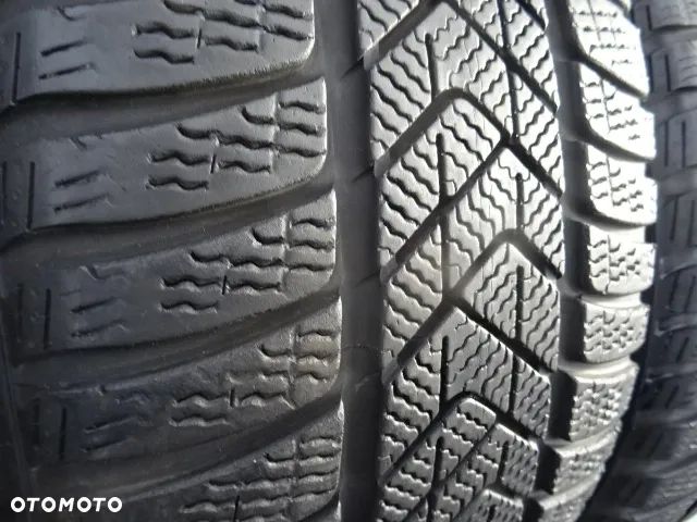 235/35/R20 92W Pirelli Winter Sotto Zero 3 - 4