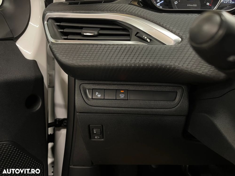 Peugeot 2008 BlueHDi FAP 120 STOP & START EAT6 Allure - 29