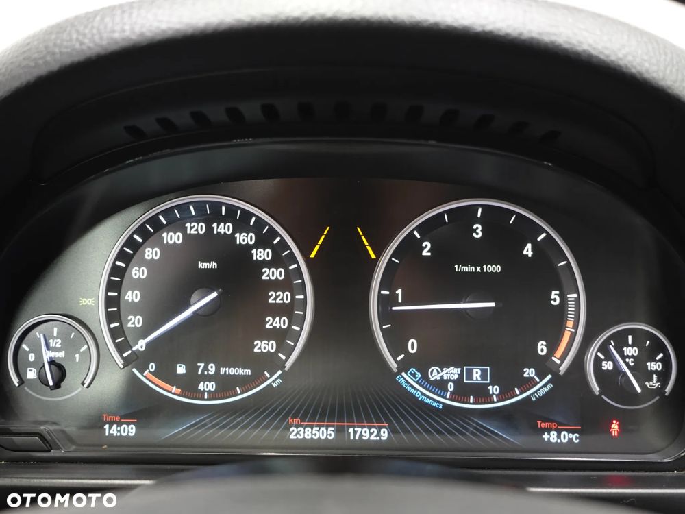 BMW Seria 5 525d xDrive Sport-Aut Modern Line - 39