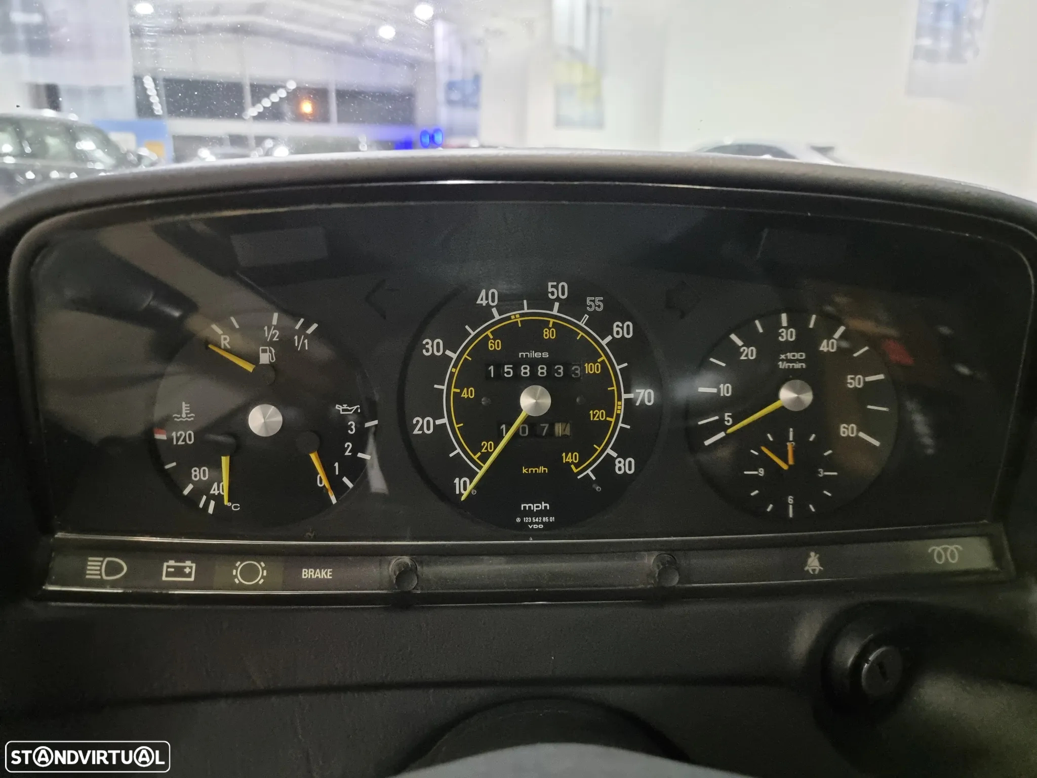 Mercedes-Benz 300 D Turbo - 10