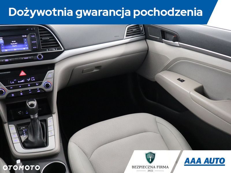 Hyundai Elantra - 10