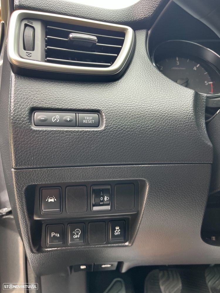 Nissan Qashqai 1.5 dCi N-Connecta 18 - 22