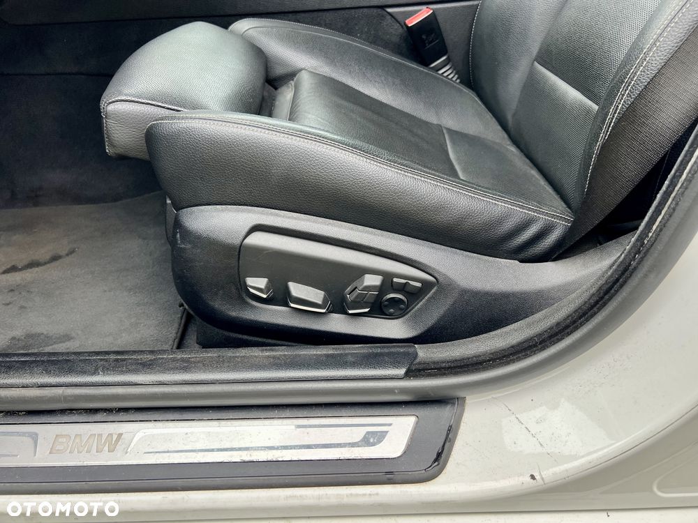 BMW Seria 5 530d xDrive Luxury Line - 33