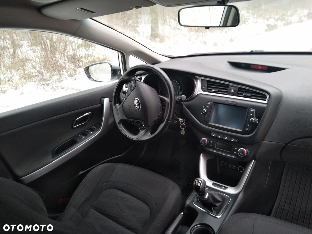 Kia Ceed 1.6 GDI Smart Plus - 29