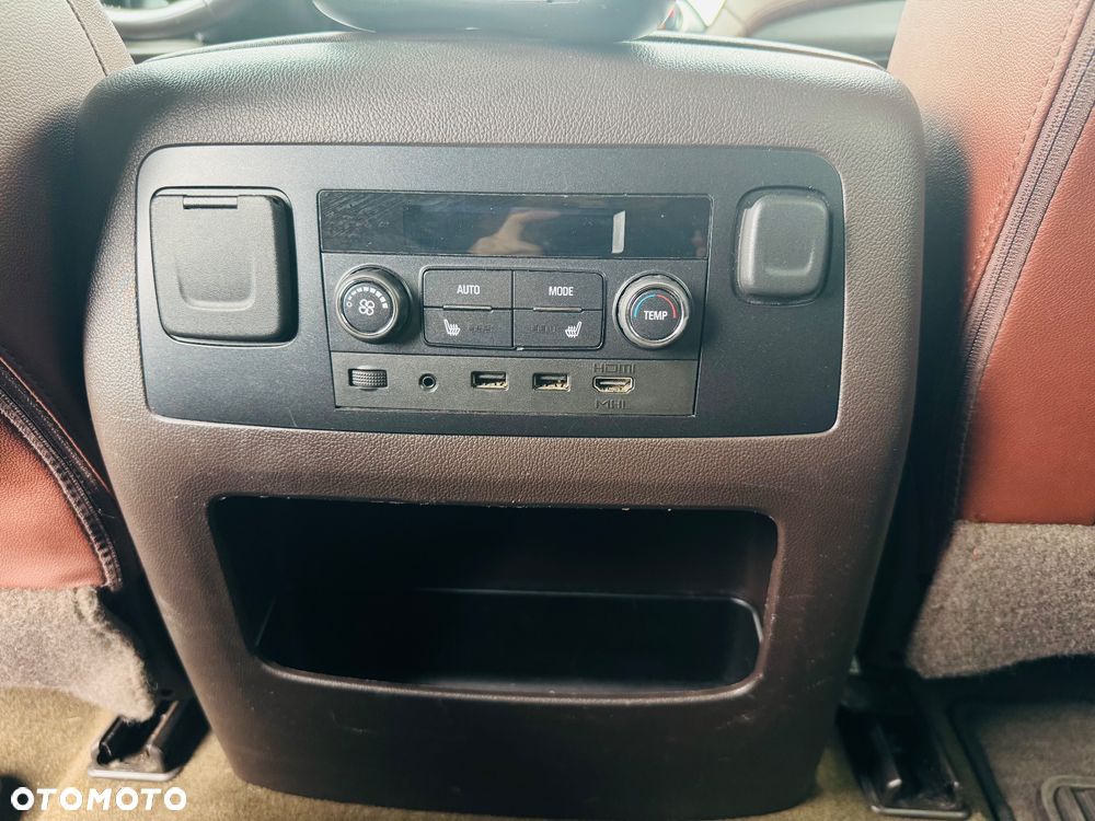 Chevrolet Suburban - 30