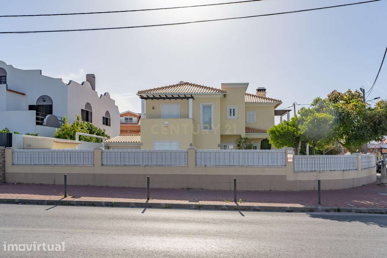 Moradia Isolada com Piscina e Jardim – Charneca da Caparica - Grande imagem: 2/43