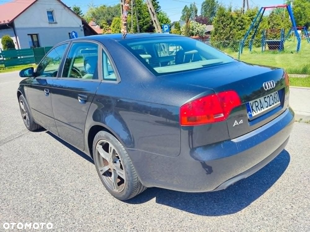 Audi A4 Limousine - 4