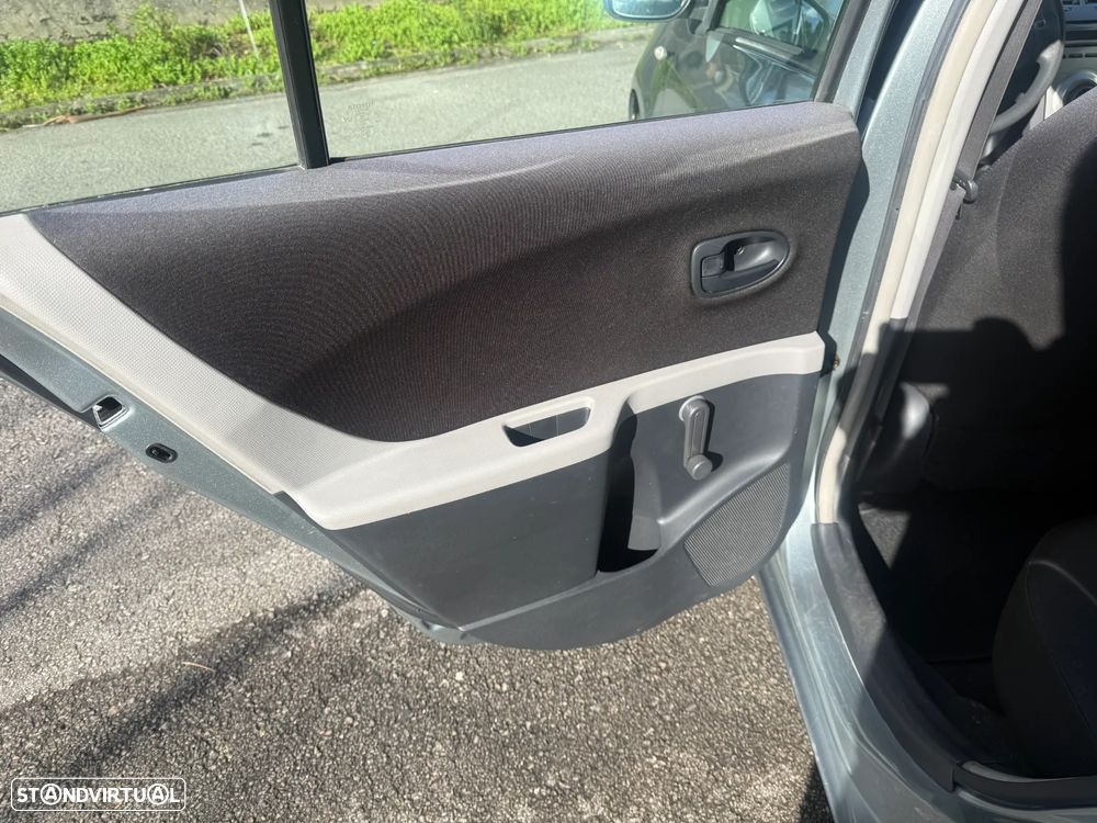 Toyota Yaris 1.0 VVT-i - 12