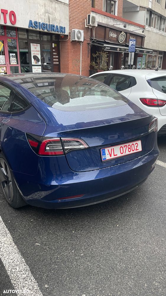 Tesla Model 3 - 5