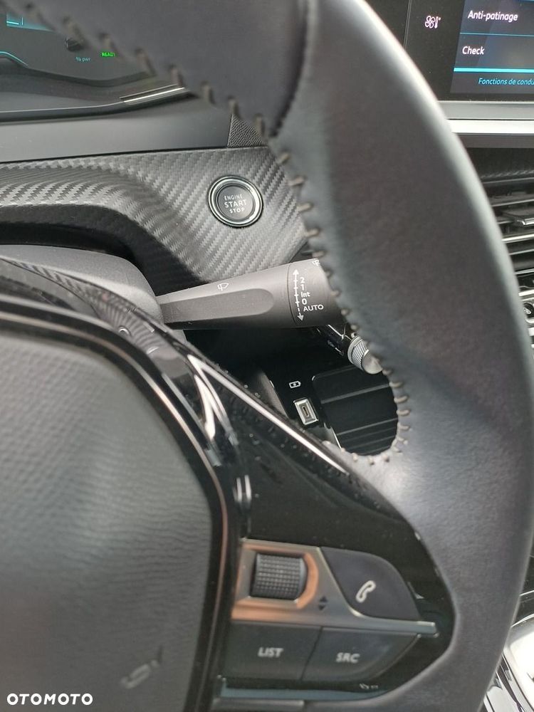 Peugeot 208 - 24