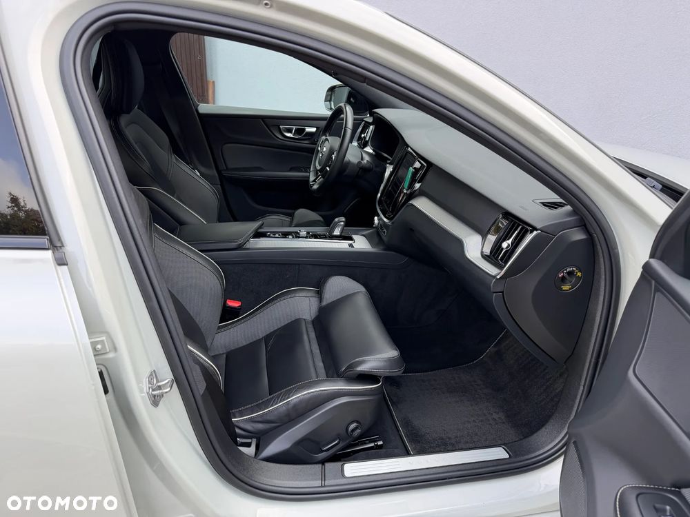 Volvo S60 B4 B R-Design - 10