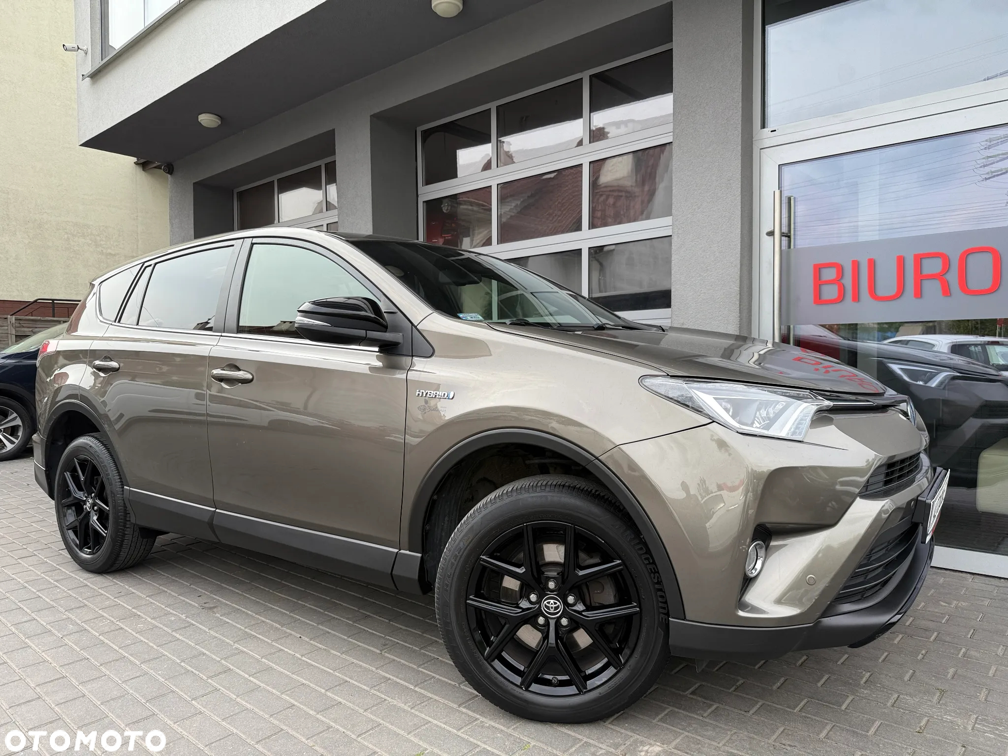 Toyota RAV4 Hybrid Premium 4x2 - 24