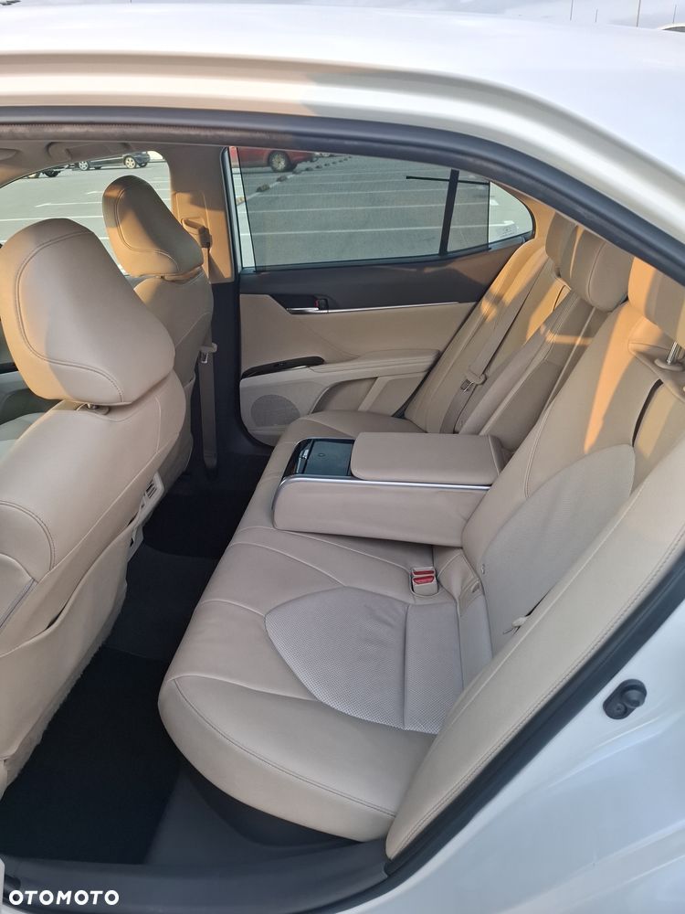 Toyota Camry - 6