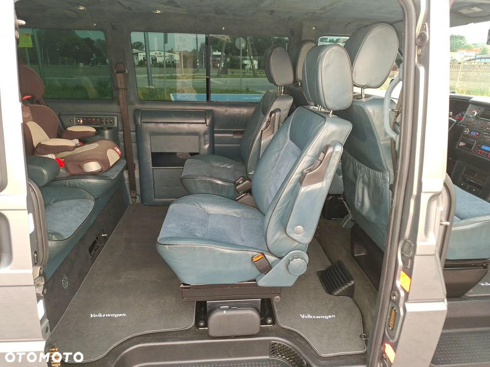 Volkswagen Caravelle - 23
