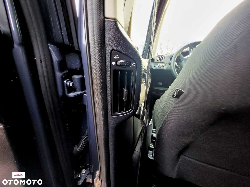 Ford S-Max - 11