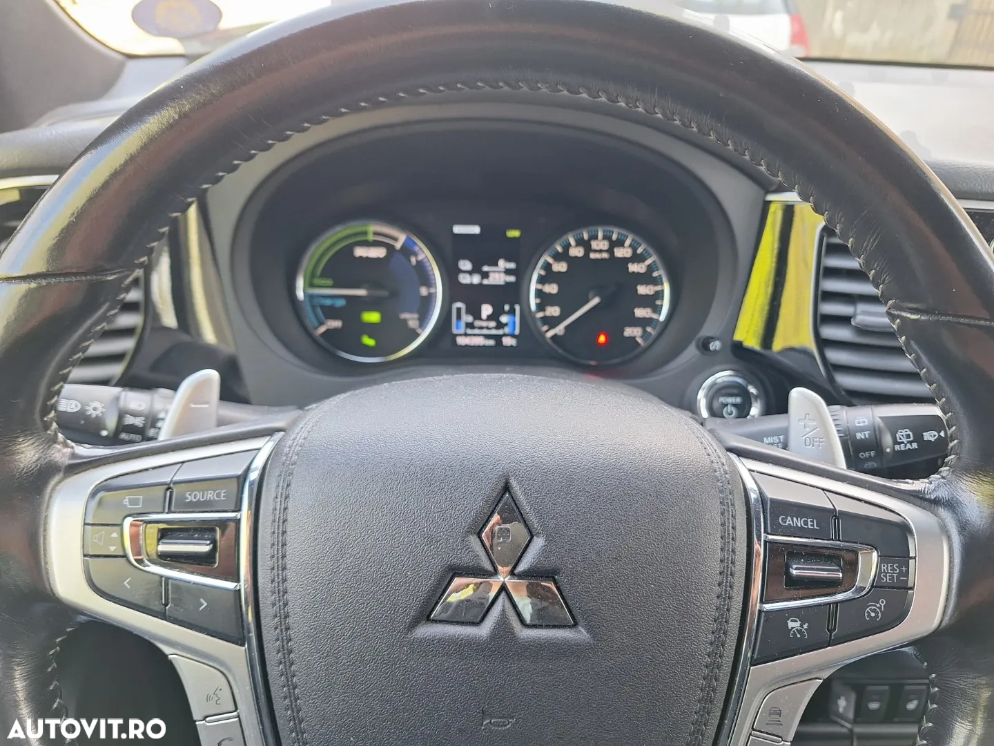 Mitsubishi Outlander PHEV 2.4 L 4X4 Instyle+ - 8