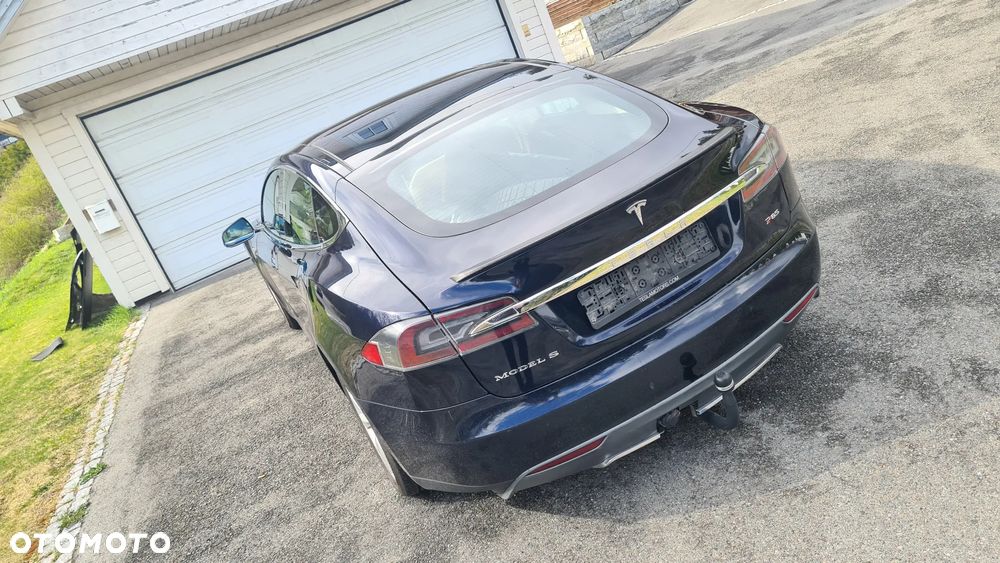 Tesla Model S - 9