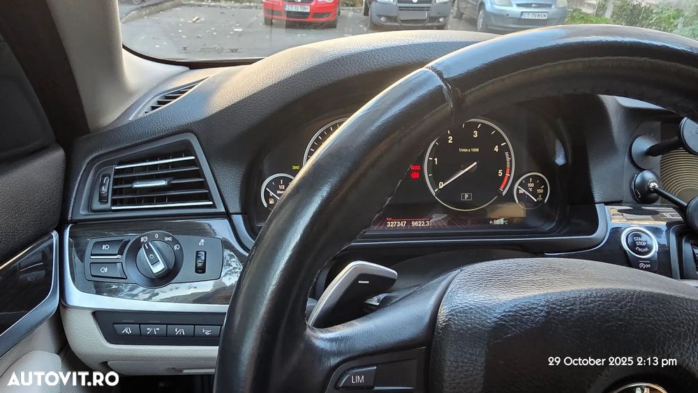 BMW Seria 5 530d xDrive Touring - 8
