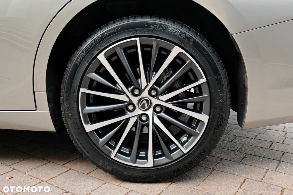 Lexus ES 300h Business Edition - 36