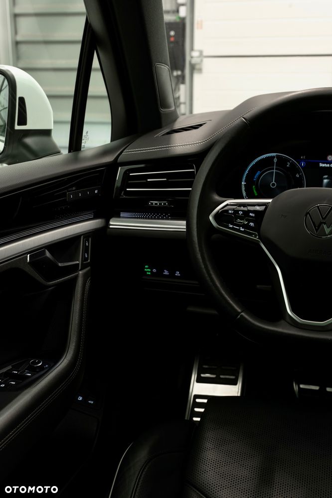 Volkswagen Touareg 3.0 V6 TFSI Plug-In Hybrid 4Mot Elegance - 27