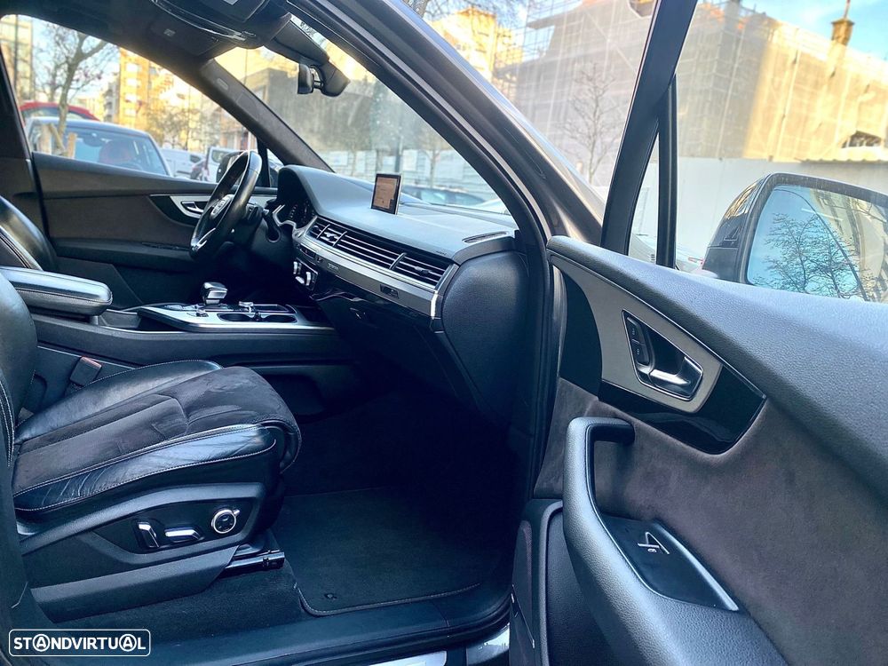 Audi Q7 3.0 TDI quattro S-line Tiptronic 7L - 29