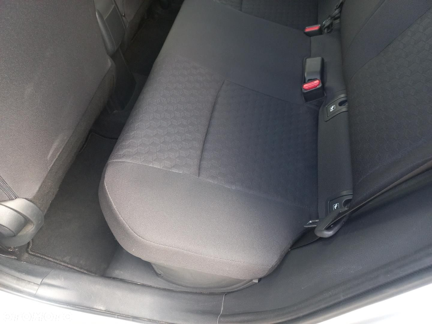 Toyota Yaris Hybrid 1.5 Comfort - 23