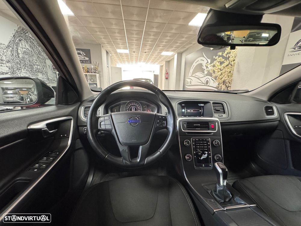 Volvo V60 D2 Momentum - 19