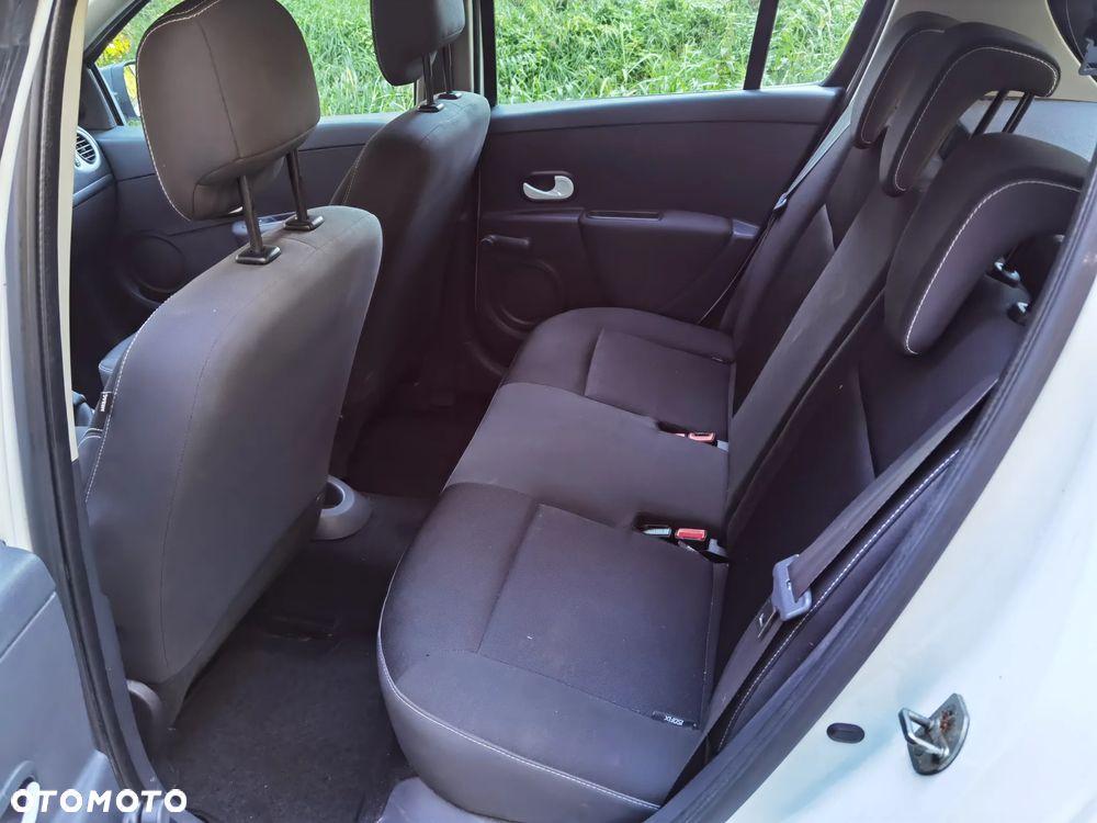 Renault Clio 1.2 16V 75 Dynamique - 9