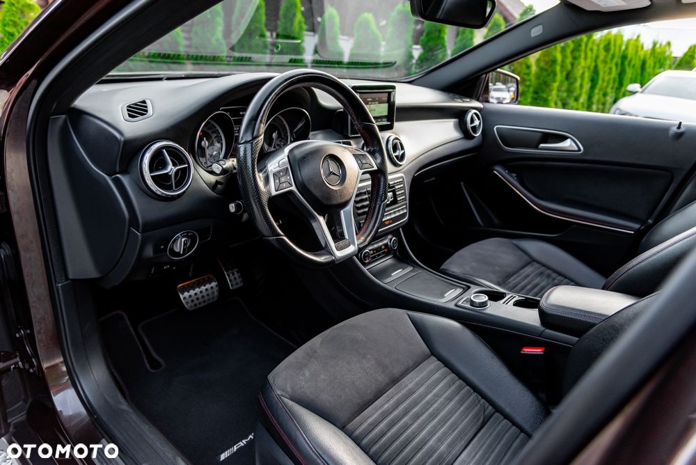 Mercedes-Benz GLA 250 4Matic 7G-DCT AMG Line - 20
