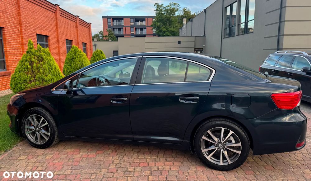 Toyota Avensis 1.6 Premium - 40