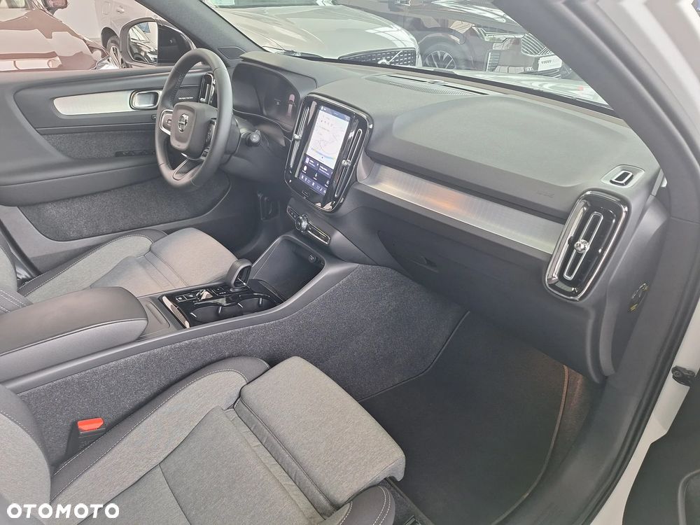 Volvo XC 40 B3 Plus Dark - 13