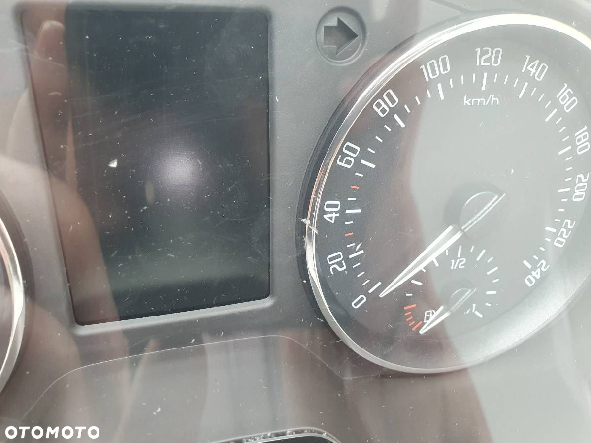 LICZNIK 1.6 TDI SKODA FABIA II EUROPA 5J0920840D - 5