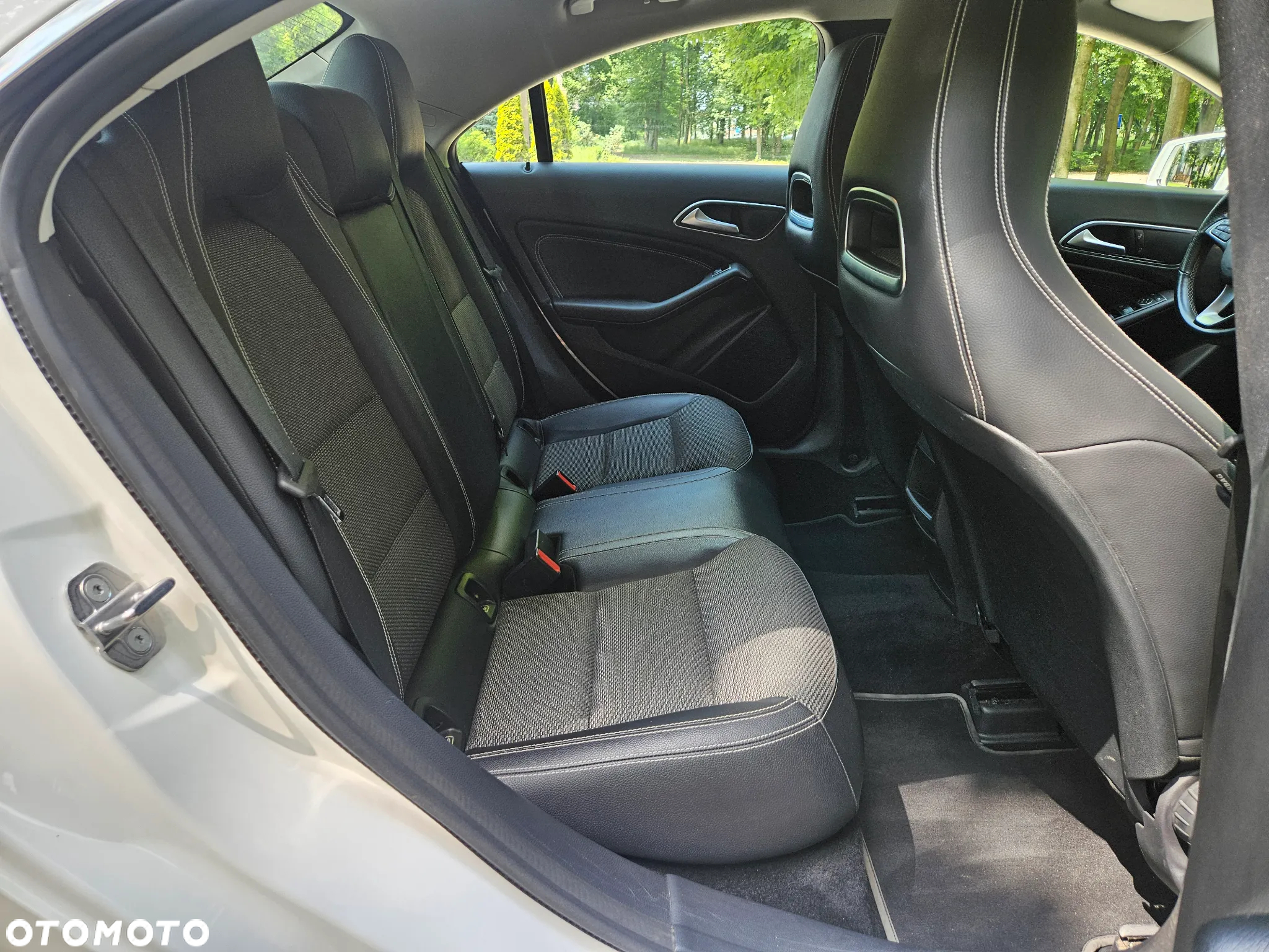 Mercedes-Benz CLA 180 7G-DCT Urban - 20