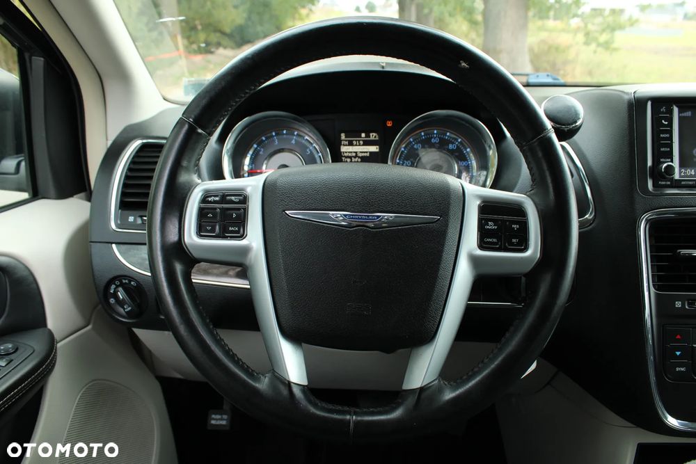 Chrysler Town & Country 3.6 Touring - 25