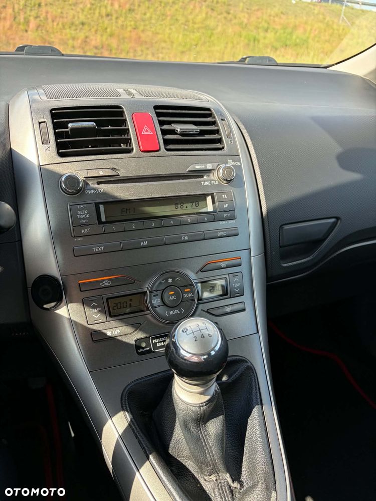 Toyota Auris 1.4 D-4D 2010 - 11