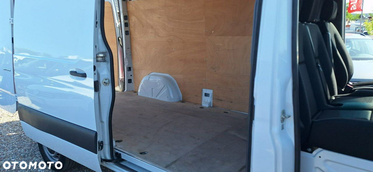 Mercedes-Benz Sprinter - 11