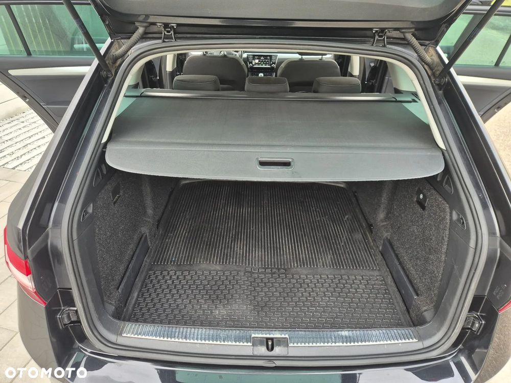 Skoda Superb 2.0 TDI Premium Edition - 32