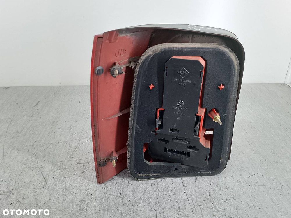 LAMPA TYLNA PRAWA VW PASSAT B5 3B9945112F KOMBI - 4