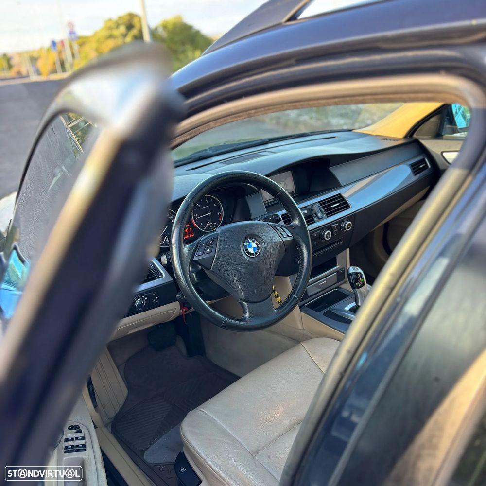 BMW 520 dA Touring Executive - 14