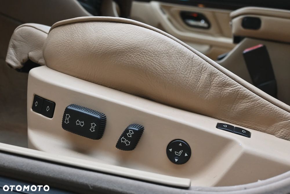 BMW Seria 7 735i L - 15