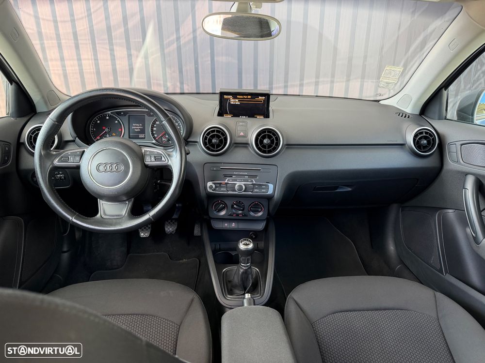 Audi A1 Sportback 1.6 TDI S-line - 23