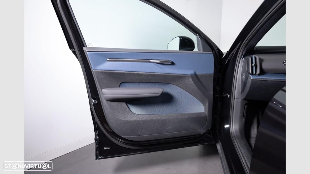Volvo EX 30 69 kWh Single Motor Extended Range Black Edition — fotografia 10