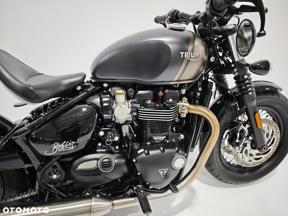 Triumph Bonneville Bobber - 9