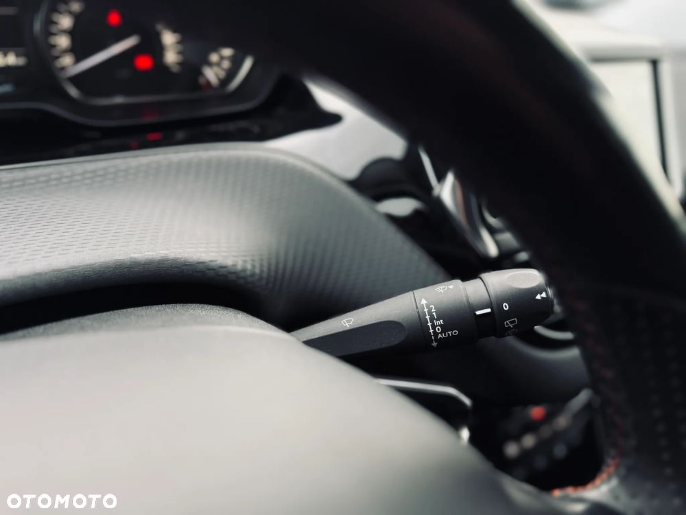 Peugeot 2008 BlueHDi FAP 120 STOP & START Crossway - 32