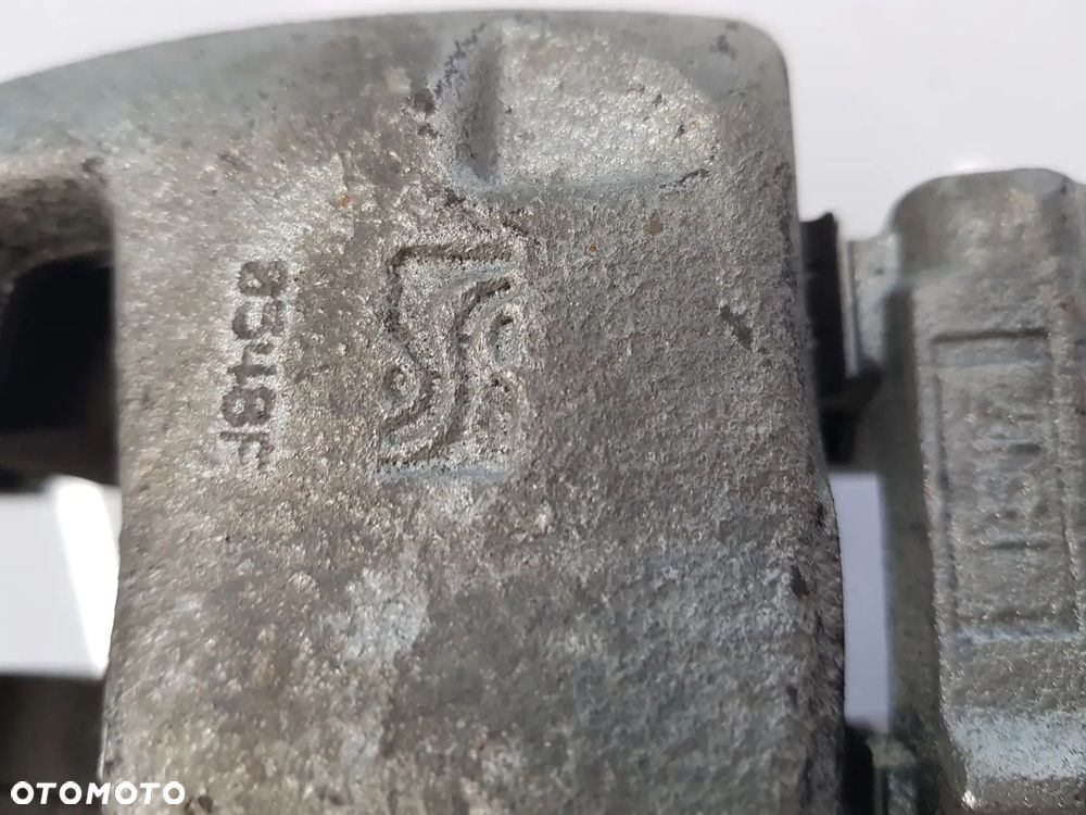 Zacisk hamulcowy jarzmo prawy przód OPEL CORSA D ADAM FIAT GRANDE PUNTO EVO PANDA 500 DOBLO FIORINO LINEA ALFA ROMEO MIT - 10