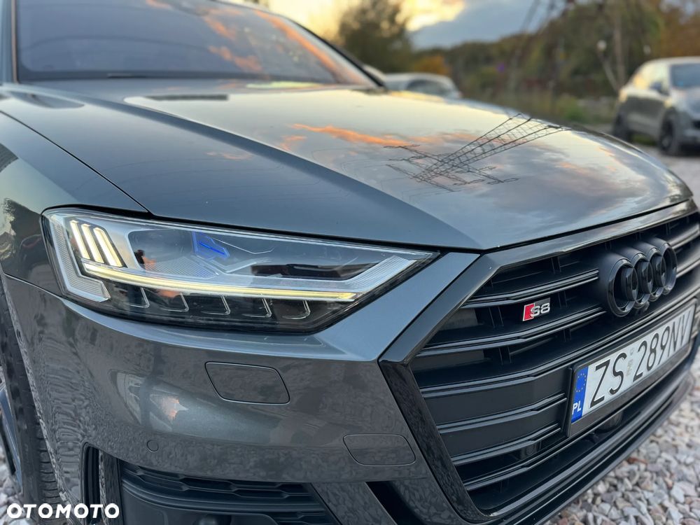 Audi S8 - 12