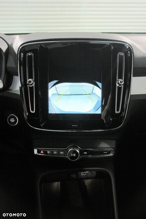 Volvo XC 40 B3 B DKG Plus Black Edition - 25