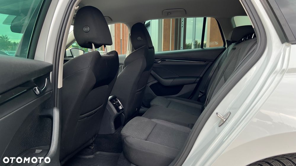 Skoda Octavia 2.0 TDI SCR Ambition DSG - 8